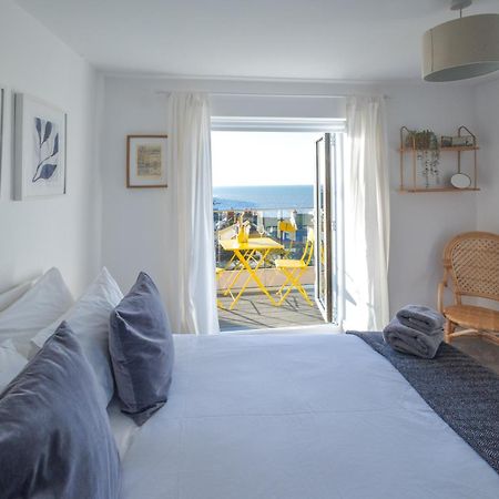 Bright & Beautiful 4 Bedroom House With Sea Views Портленд Экстерьер фото