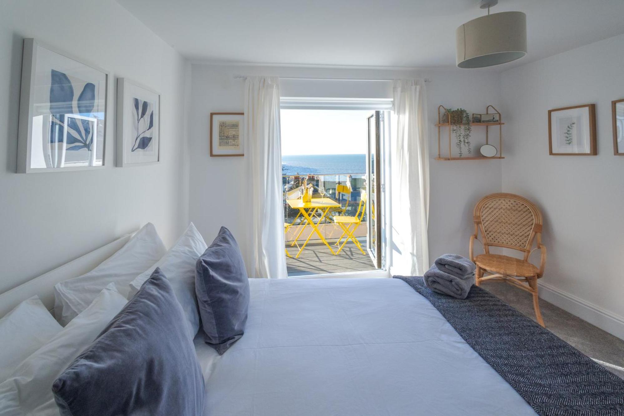 Bright & Beautiful 4 Bedroom House With Sea Views Портленд Экстерьер фото